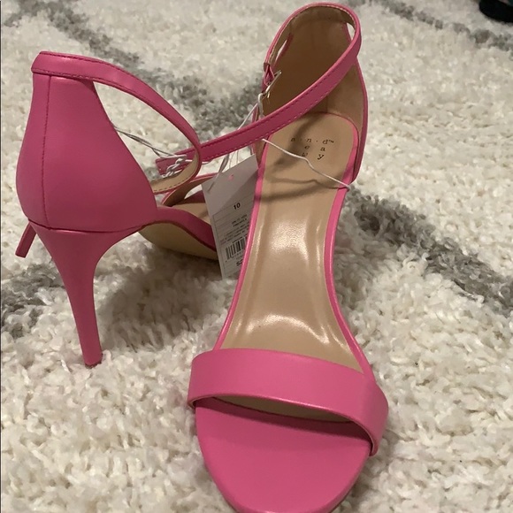 Open toe light pink heels! Super comfortable. NWT - Picture 4 of 6